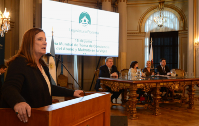 Se realiz� una jornada contra el maltrato en la vejez en la Legislatura