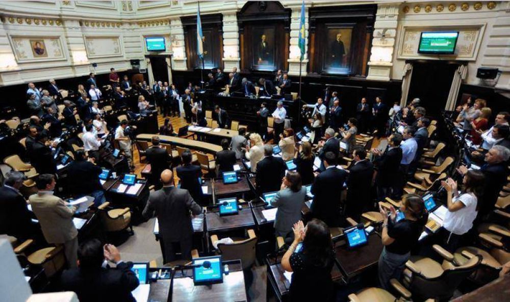 Diputados aprob� limitar las reelecciones indefinidas en municipios