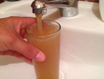 En Tartagal sal�a agua marr�n de las canillas y Aguas del Norte explic� que pas�