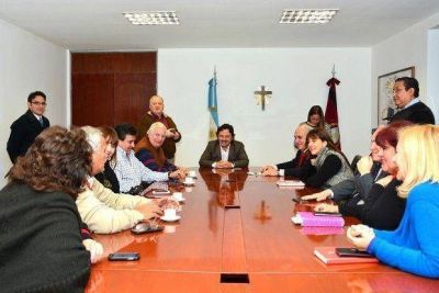 El intendente Gustavo S�enz sell� un convenio con UATRE