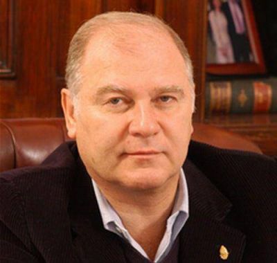Subsidios y elementos esenciales entrega el senador Jenefes 
