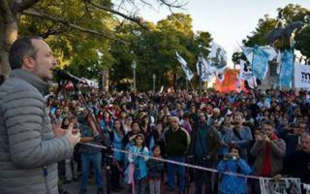 Sabbatella cuestion� a L�pez y dijo que pone 