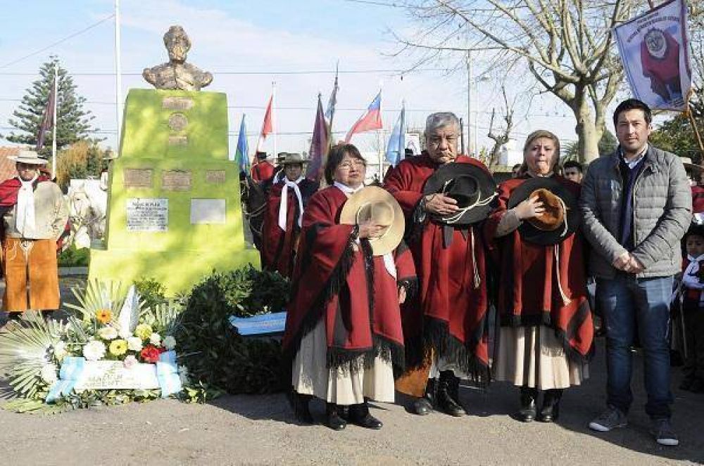 Nardini particip� del homenaje a G�emes en Adolfo Sourdeaux