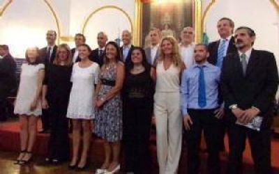  Los cambios en el gabinete de Ducot� llegan con demoras