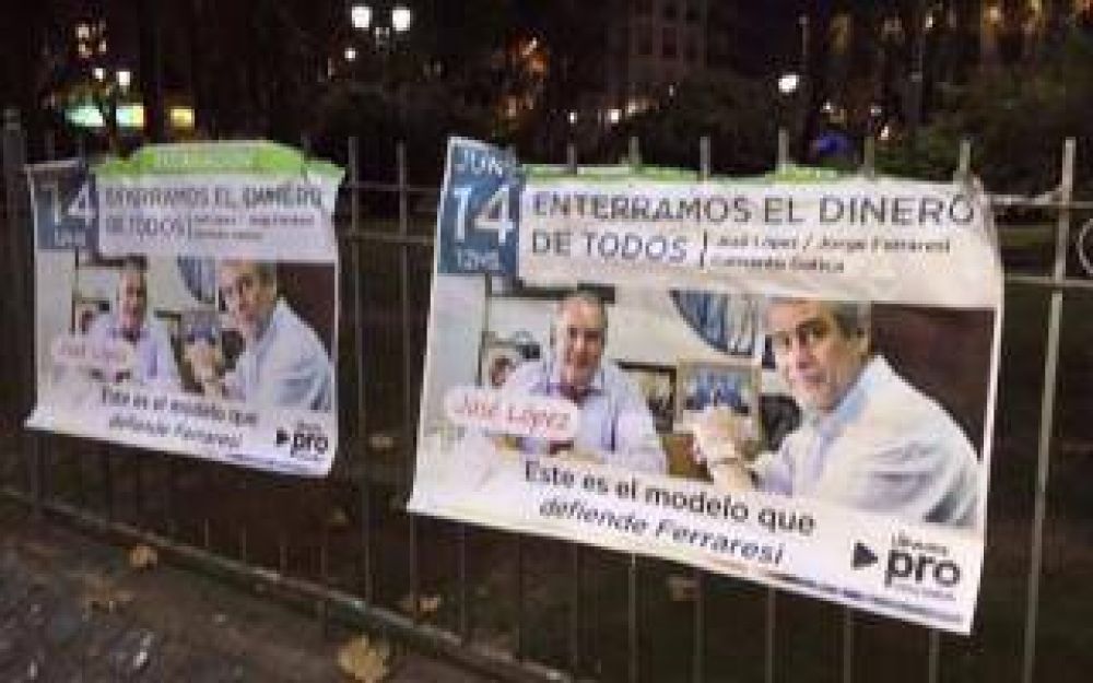 Avellaneda: Empapelan el distrito recordando relaci�n de Ferraresi con Jos� L�pez