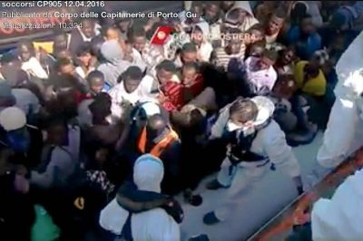 En el �ngelus Francisco se�ala: �Estamos de la parte de los refugiados�