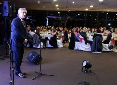 Alberto disert� sobre el futuro de la educaci�n