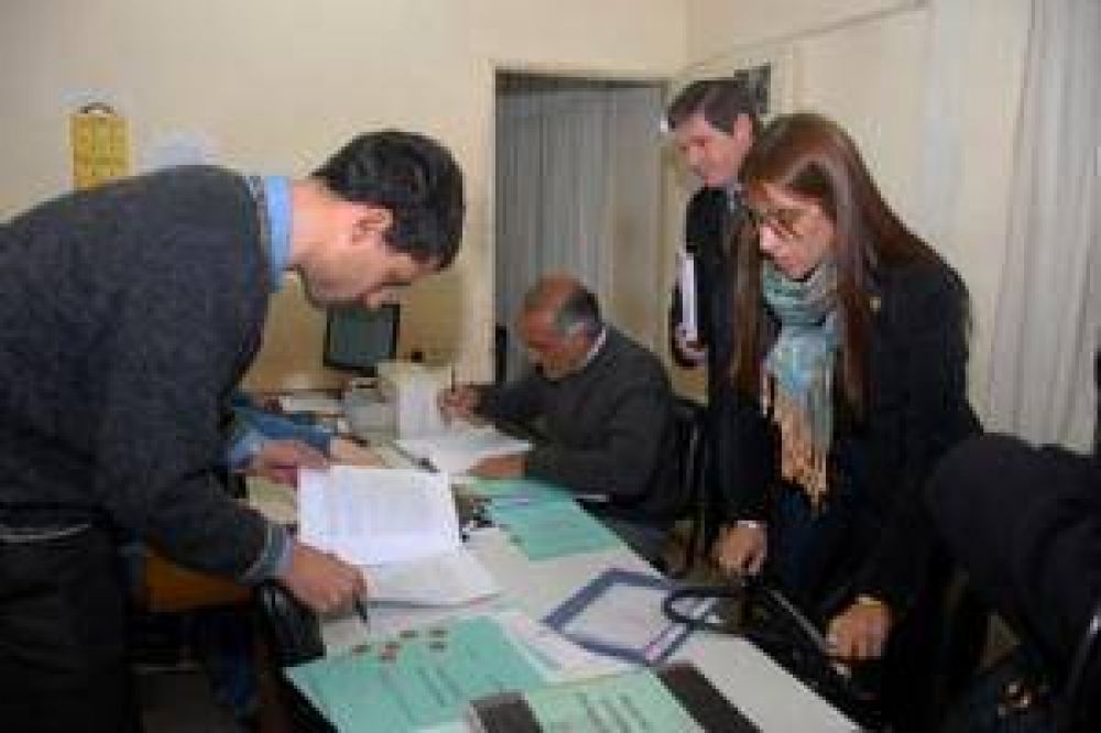 Secretar�a de Vivienda: quieren conocer todas las contrataciones