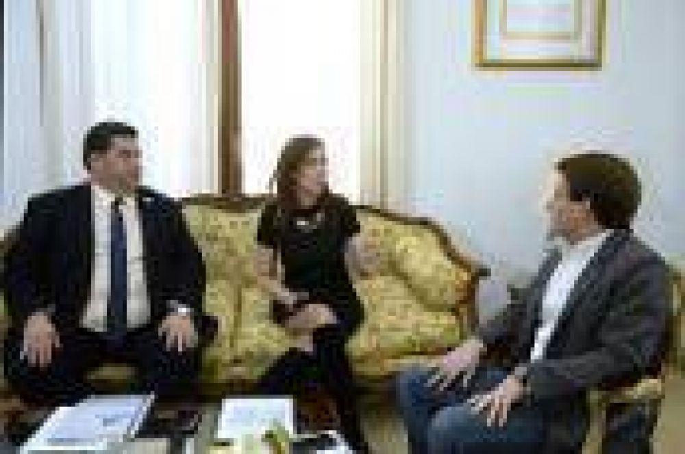 La gobernadora Mar�a Eugenia Vidal recibi� en su despacho al intendente de Berisso, Jorge Nedela