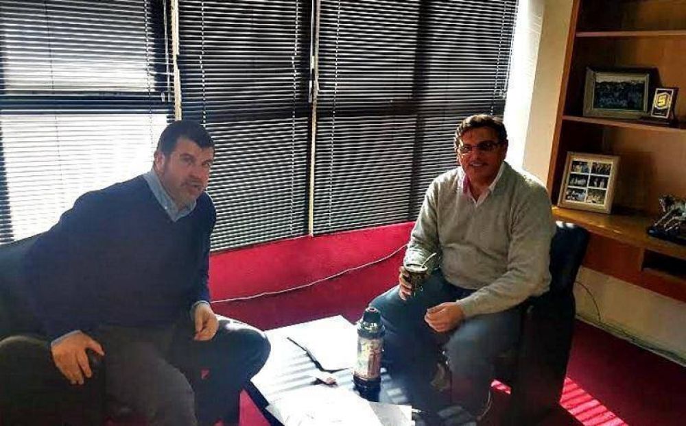 Reuni�n entre representante de Tres Lomas y Walter Abarca por el Tarifazo y la �Zona Fr�a�