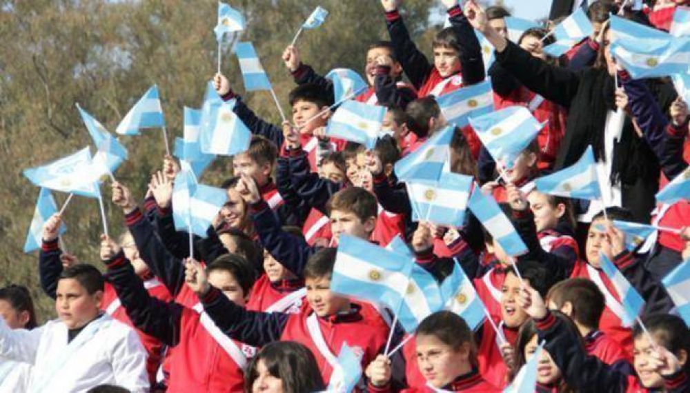 Schiaretti tom juramento a la Bandera a 290 alumnos