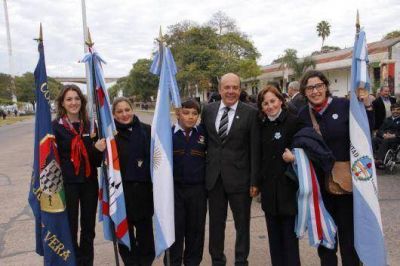 Canteros: �Los chicos que prometen a la bandera mantienen vivo el fervor patrio�