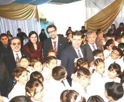 Casas tom� promesa de lealtad a la bandera a alumnos de Olta