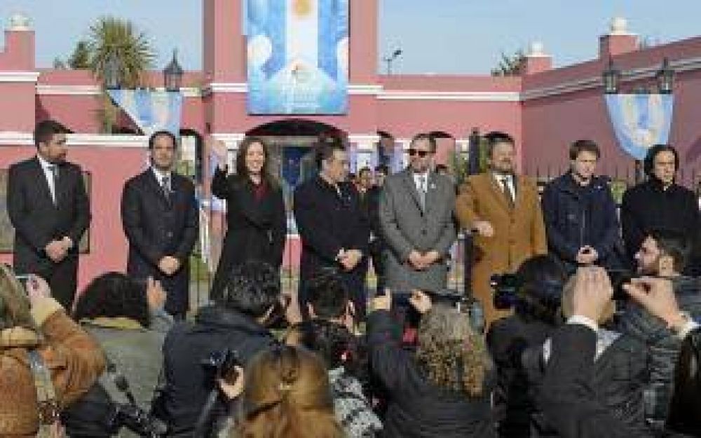 Vidal encabez� acto por el D�a de la Bandera en Escobar