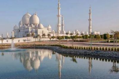 La Gran Mezquita de Abu Dhabi recibi� a 347.895 fieles en los diez primeros d�as de Ramad�n