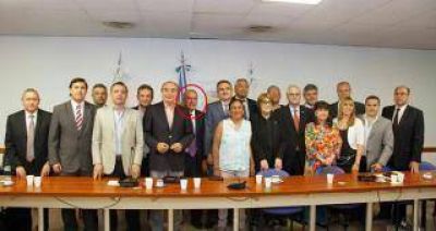 El kirchnerismo ech� del bloque del Parlasur a Jos� L�pez