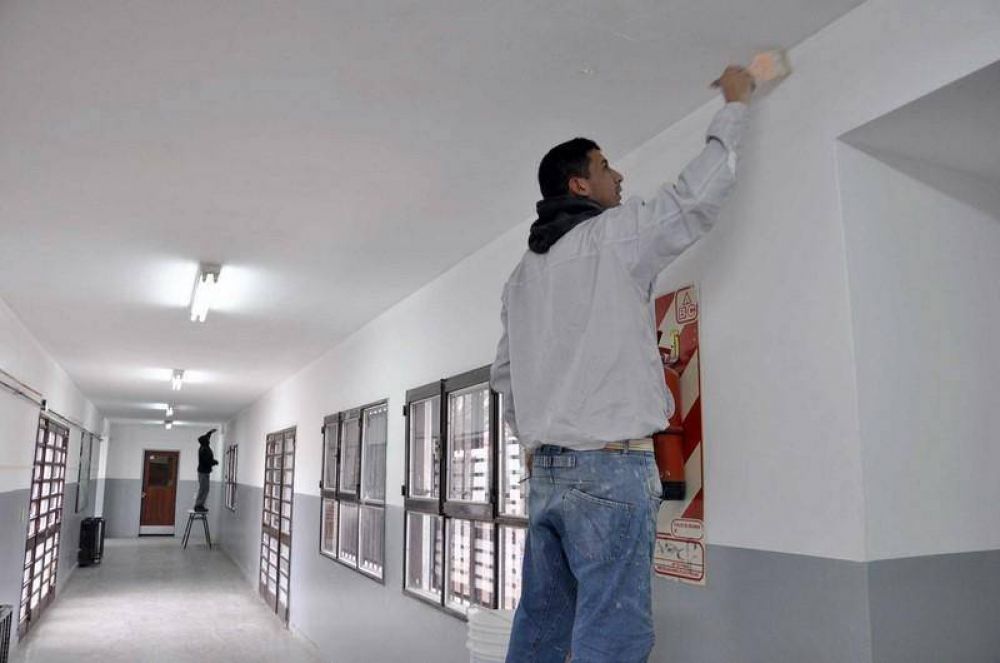 Ampl�an y refaccionan escuelas para que los chicos estudien mejor