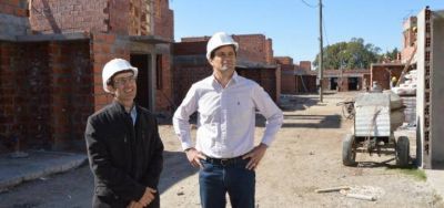 104 viviendas para Bol�var: Bucca firm� un convenio con Naci�n y Provincia