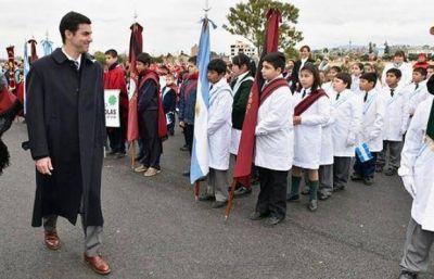 Juan Manuel Urtubey tom� promesa de lealtad a alumnos de cuarto grado