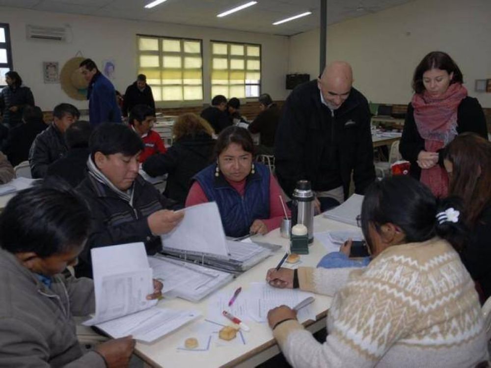 El Gobierno otorgar� becas a estudiantes de pueblos originarios