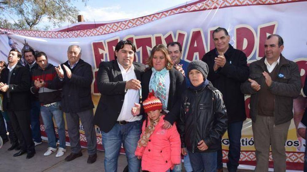 Viviendas sociales y obras p�blicas en Chaupi Pozo