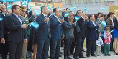 Zaragoza encabezó homenaje al “Día de la Bandera” en Pirané