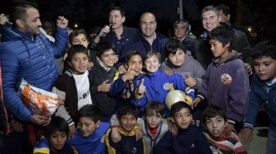 Manzur inaugur� obras de iluminaci�n en la comuna de San Pablo