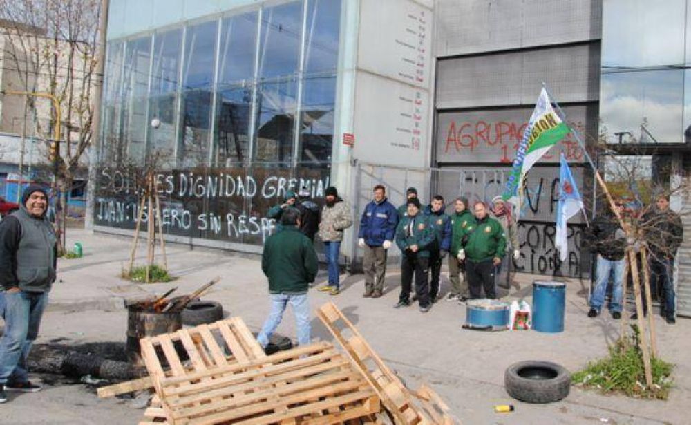 Despiden a delegado obrero de �Ivan Vidrios� y trabajadores bloquean entrada y salida de camiones