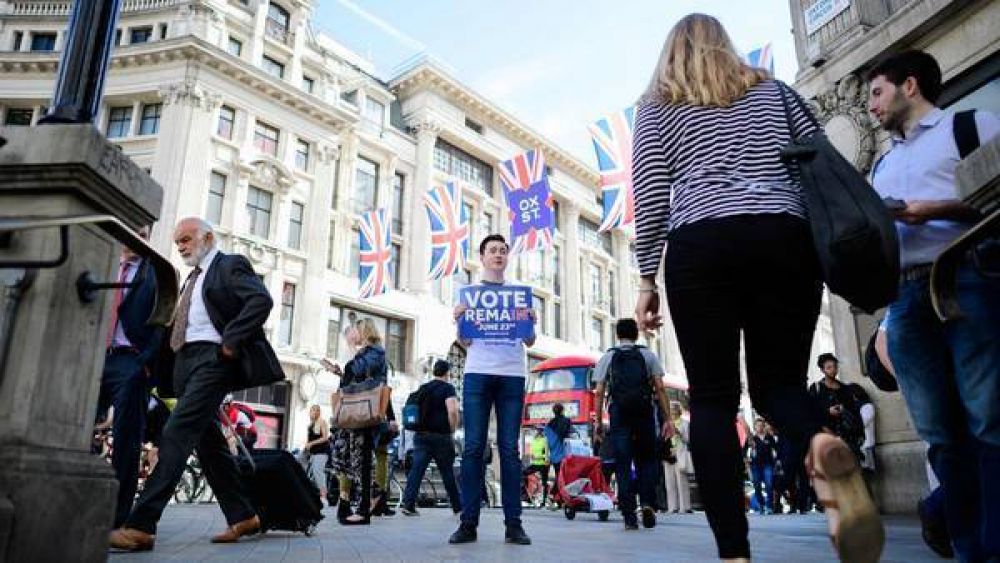 El mercado de Londres se entona ante la percepci�n de una derrota del Brexit