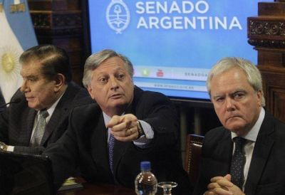 Aranguren, en el ojo de la tormenta, rindi� cuentas