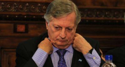 Aranguren justific� idas y vueltas por tarifazo: 