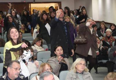 A los gritos termin� charla por la jubilaci�n de los abogados