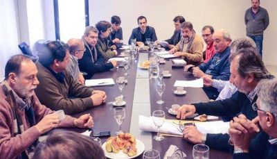 Petrecca particip� de una reuni�n sobre el Comit� de Cuenca del R�o Salado