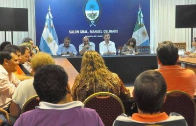 Gobierno y gremios docentes retoman la negociaci�n salarial