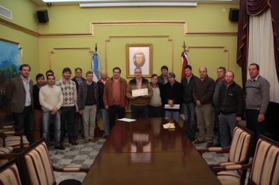 Passalacqua entreg� aportes a cooperativas por dos millones y medio de pesos