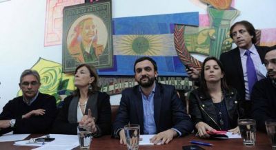 El Evita rompi� el bloque kirchnerista en Diputados y P�rsico afianza su alianza con Stanley