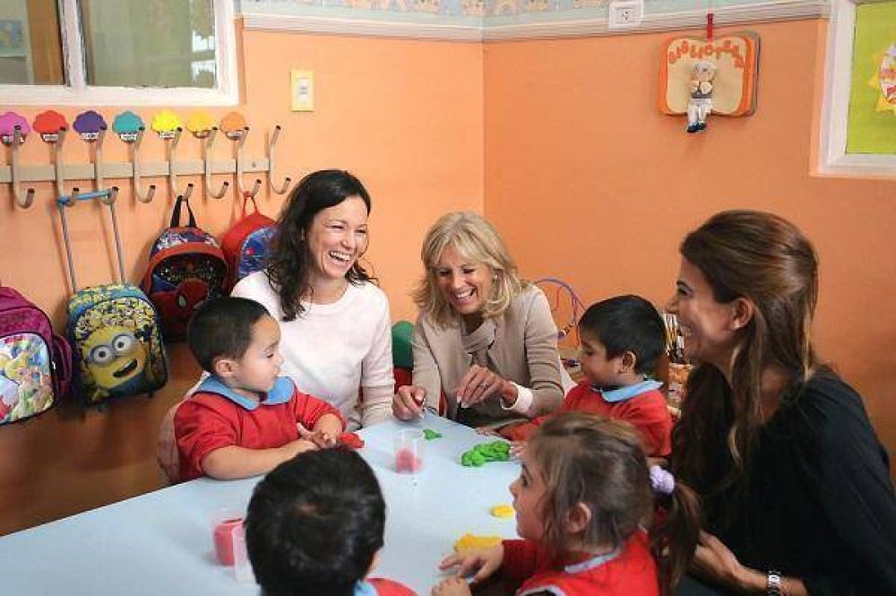 Awada, Stanley y la esposa de Joe Biden junto a chicos de San Mart�n