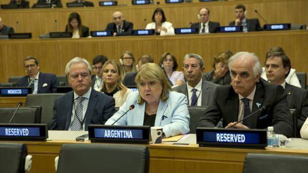 Malcorra le pidi� a Reino Unido reanudar las negociaciones por Malvinas