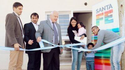 Lifschitz entreg� nuevas viviendas y lotes a polic�as de la provincia