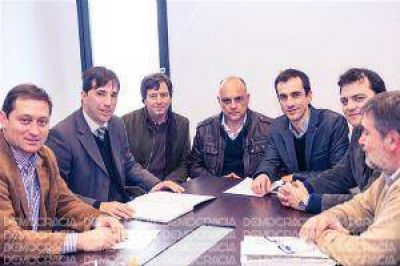 Los intendentes de la Regi�n acuerdan medidas conjuntas por la salida del agua