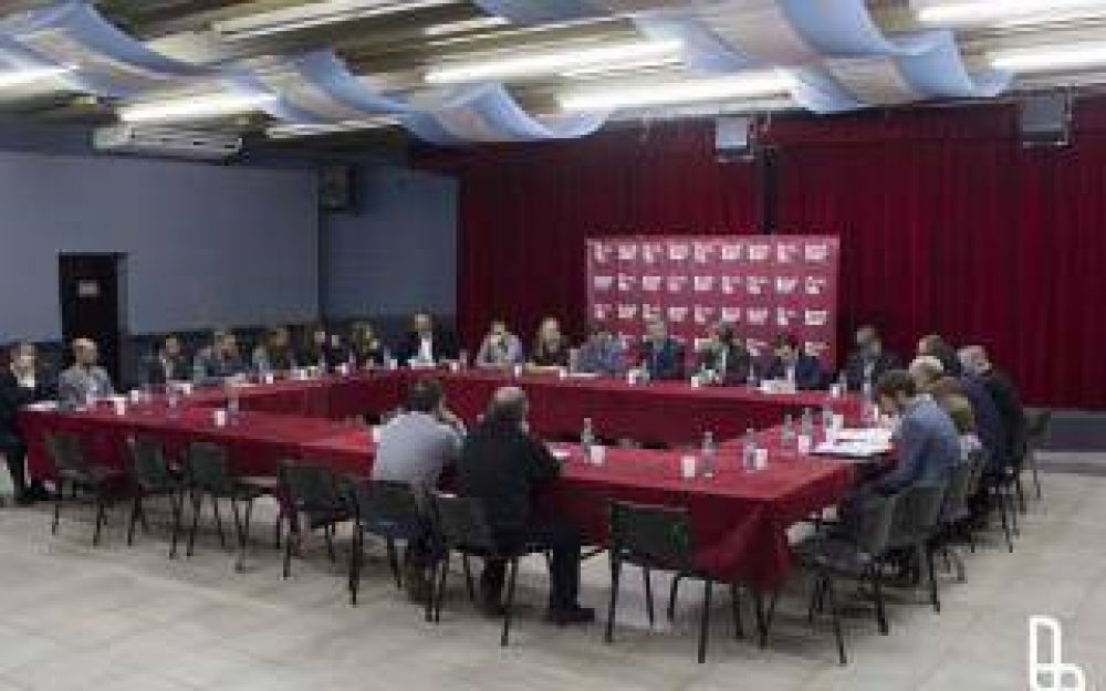 Lan�s y Grupo Bapro por las empresas de la zona
