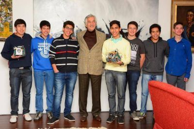 El gobernador recibi� a los puntanos que representar�n al pa�s en el Mundial de Rob�tica