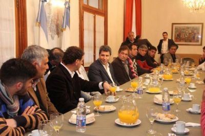 U�ac recibi� a Desamparados: �hablaron de la nueva tribuna?