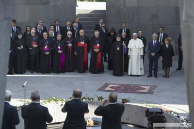 Francisco visitó el memorial de recuerdo a las víctimas del genocidio armenio