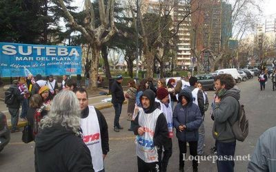 En 26 escuelas los chicos toman agua de bid�n por falta de limpieza de tanques