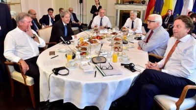 Los pa�ses fundadores de la UE presionan a Londres para activar el Brexit