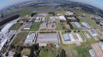 Firmaron la transmisi�n del dominio de un predio en el Parque Industrial
