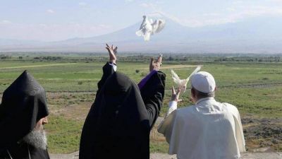 El Papa en el pozo en el que estuvo prisionero san Gregorio