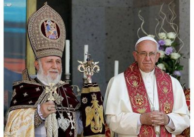 Papa Francisco participa en la Divina Liturgia en la catedral armenio apost�lica