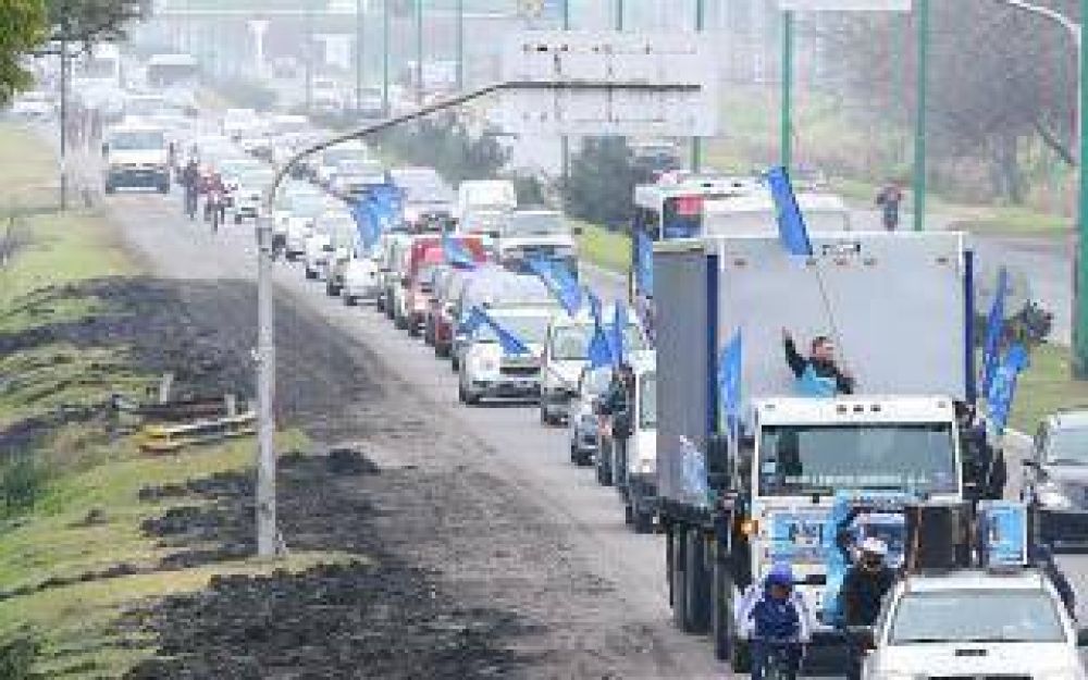La Plata: Con una caravana reclamaron por la electrificaci�n del Roca